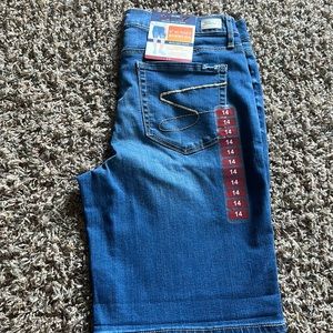 Brand new never worn Seven brand denim shorts. Ladies size 14